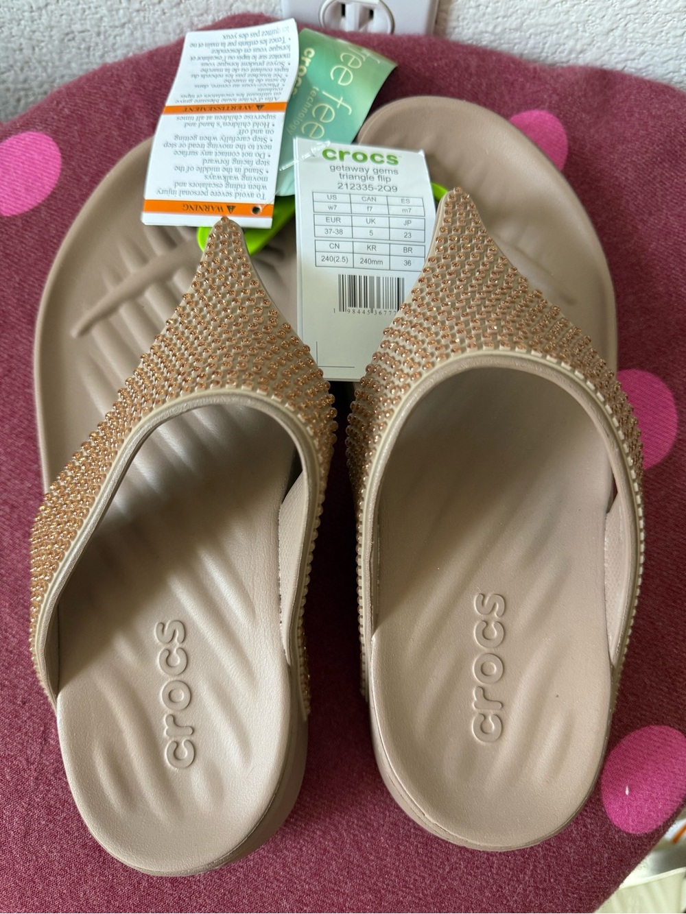 Crocs Getaway Gems Triangle Flip Sandals W7 Taupe Rhinestone NWT 212335-2Q9